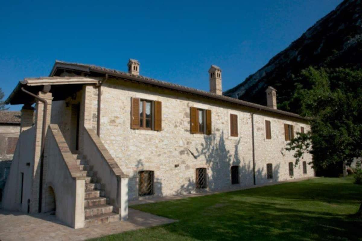 Casa Ridente Nella Valle Del Menotre Con Giardino Pale Exteriér fotografie